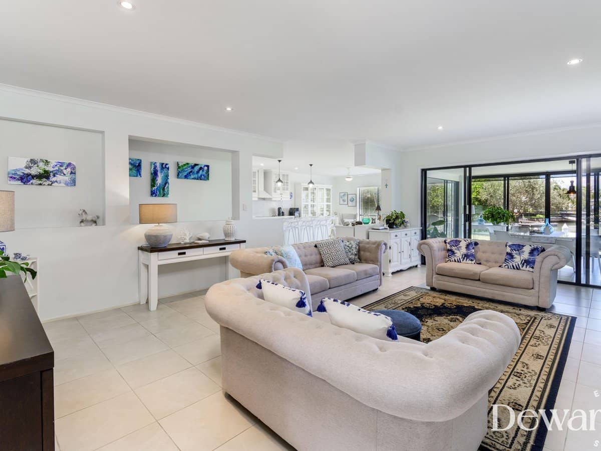 15 Bowsprit Crescent, BANKSIA BEACH - Thumbnail 9