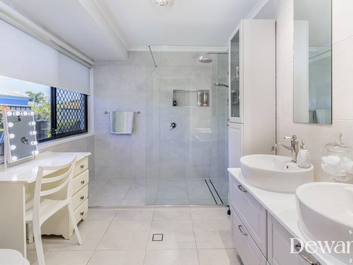 15 Bowsprit Crescent, BANKSIA BEACH - Thumbnail 18