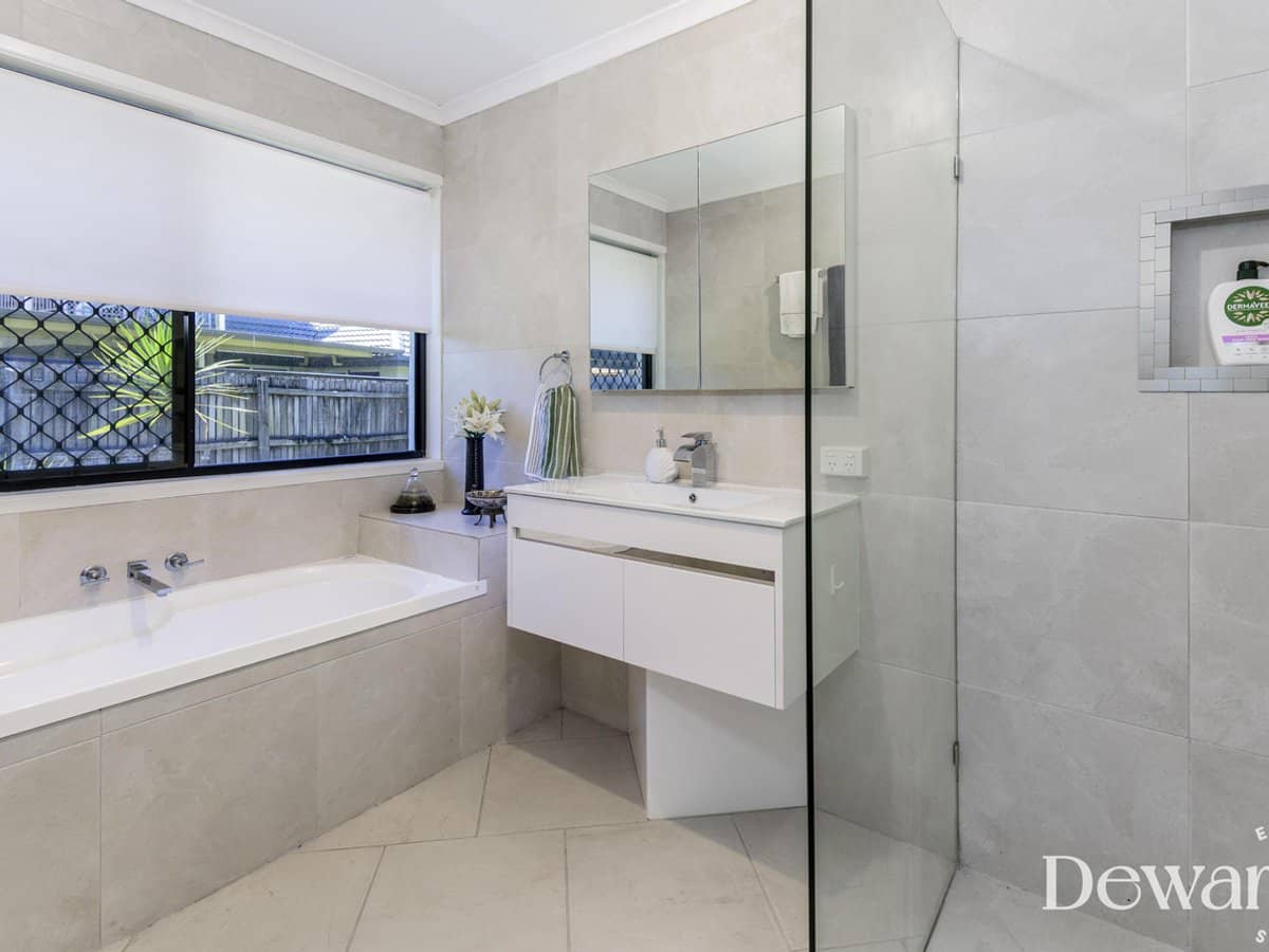 15 Bowsprit Crescent, BANKSIA BEACH - Thumbnail 20