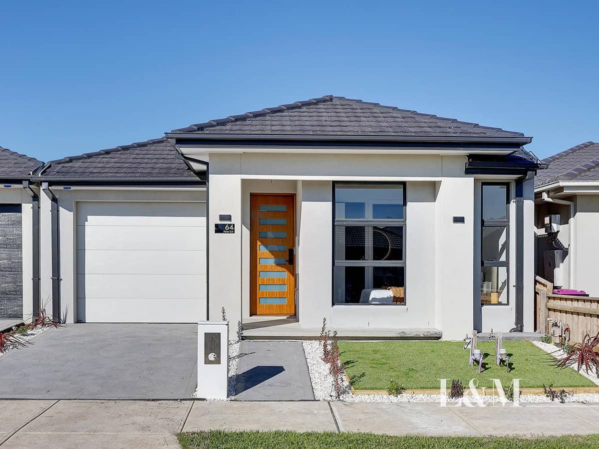 64 Palm Circuit, BEVERIDGE - Thumbnail 1