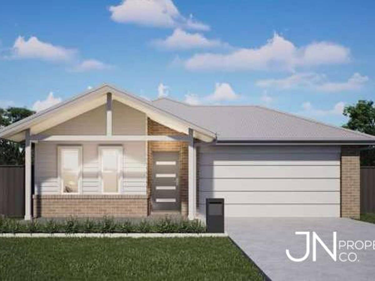 35 Barclay Drive, NORTH ROTHBURY - Thumbnail 1