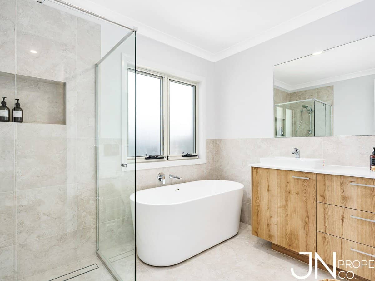 35 Barclay Drive, NORTH ROTHBURY - Thumbnail 5