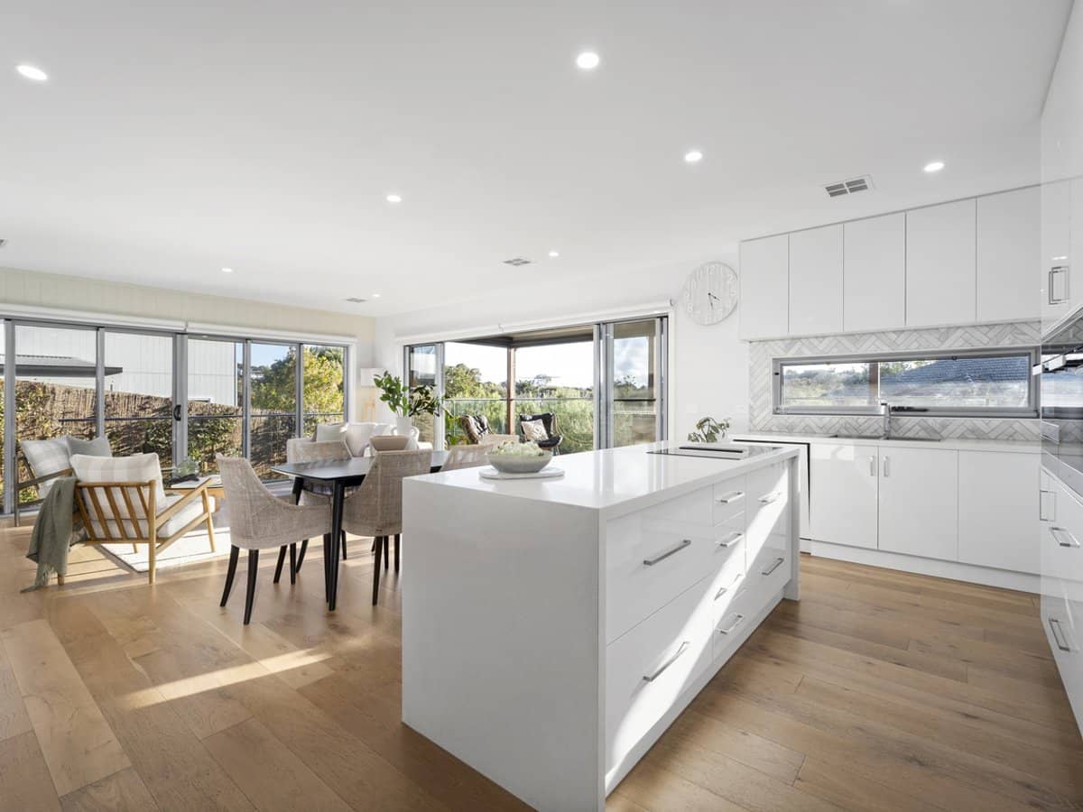 18 Adele Court, RYE - Thumbnail 1