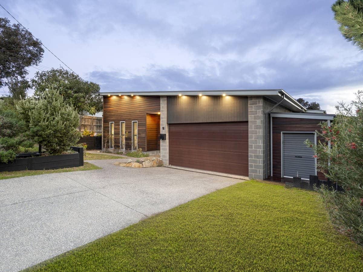 18 Adele Court, RYE - Thumbnail 2