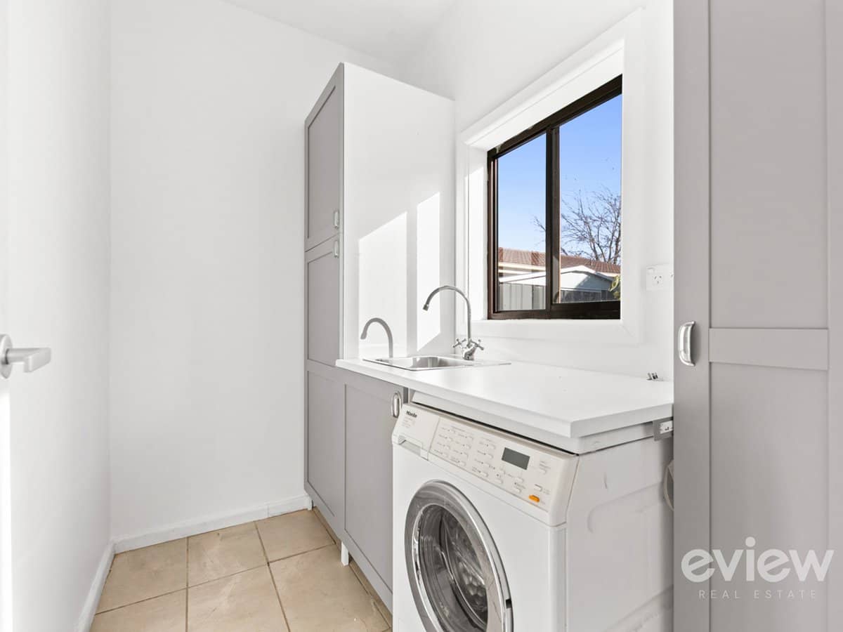 1/1 Fisken Street, BACCHUS MARSH - Thumbnail 8