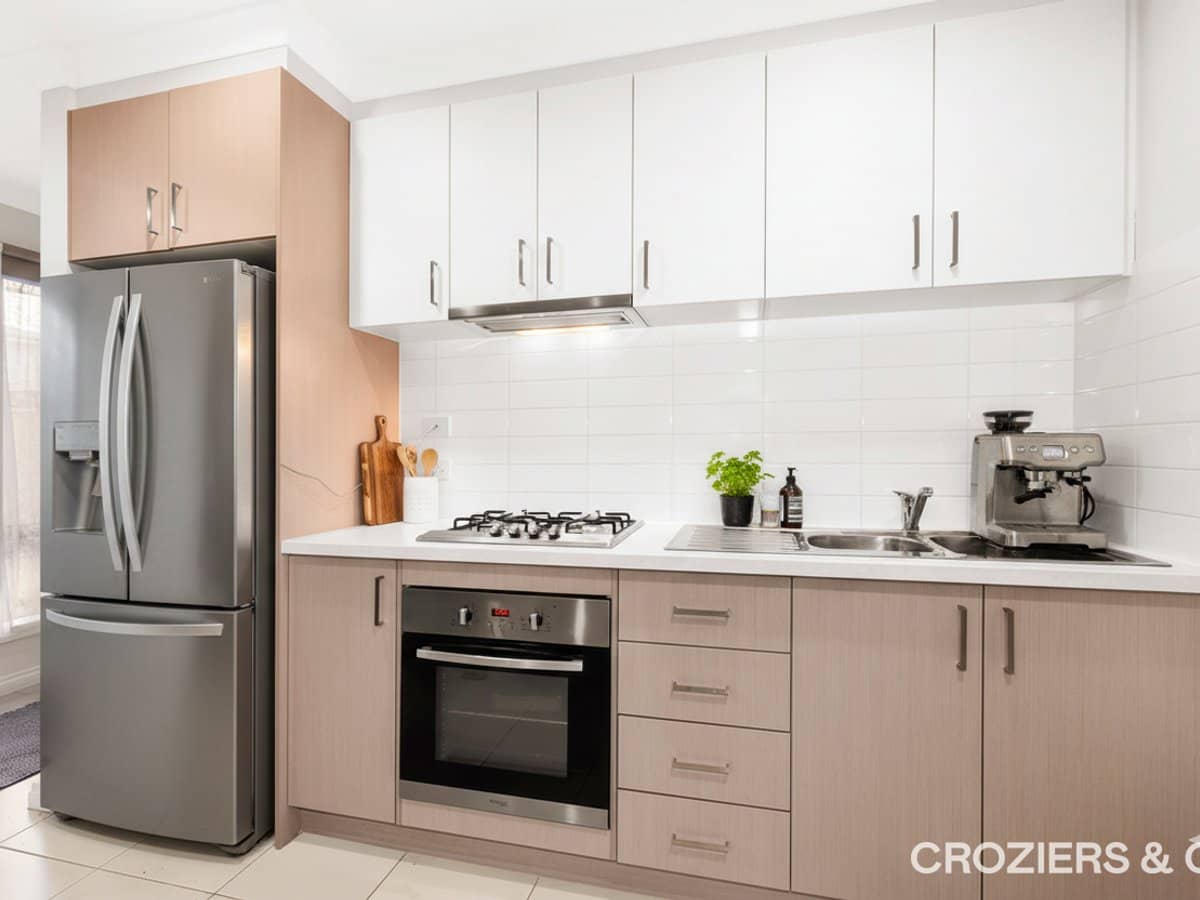 6 Central Avenue, THOMASTOWN - Thumbnail 2