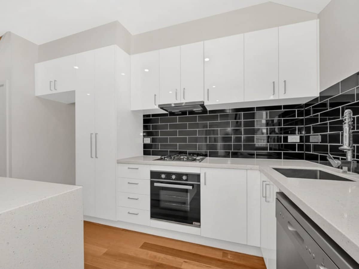 167 Melrose Drive, TULLAMARINE - Thumbnail 2