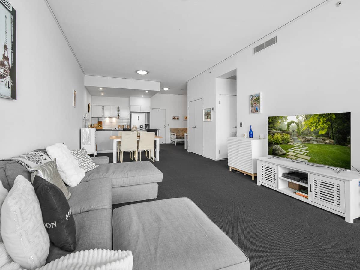 22 Surf Parade, BROADBEACH - Thumbnail 6