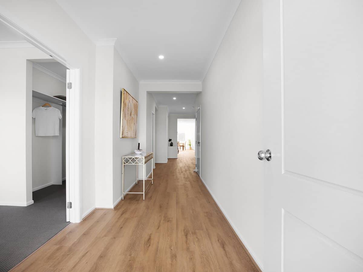 30 Michigan Crescent, MANOR LAKES - Thumbnail 3