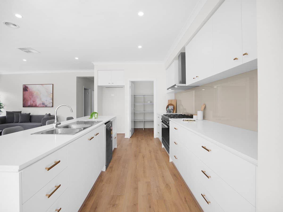 30 Michigan Crescent, MANOR LAKES - Thumbnail 6