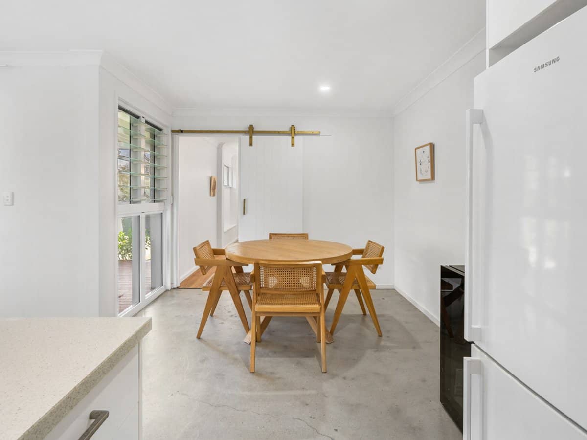 4 Wagtail Court, BURLEIGH WATERS - Thumbnail 6