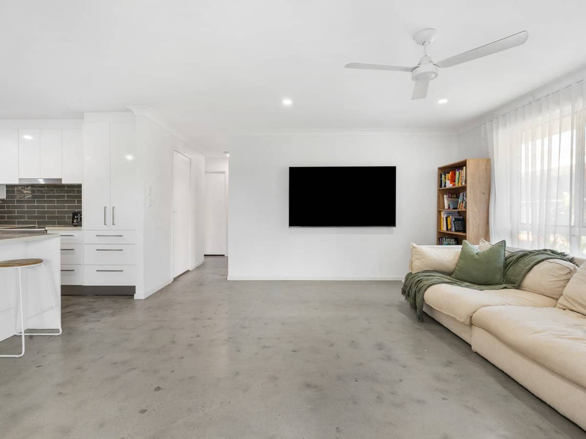 4 Wagtail Court, BURLEIGH WATERS - Thumbnail 7