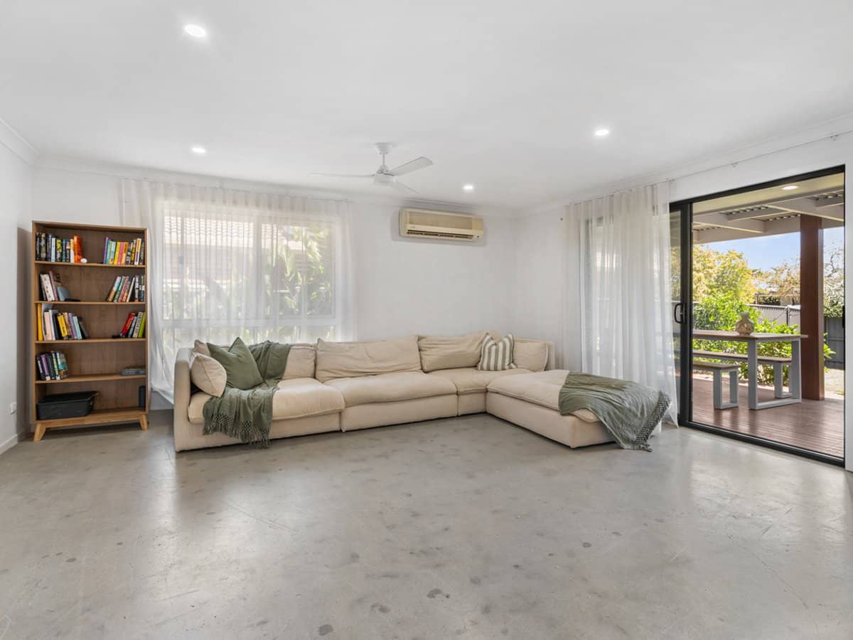 4 Wagtail Court, BURLEIGH WATERS - Thumbnail 9