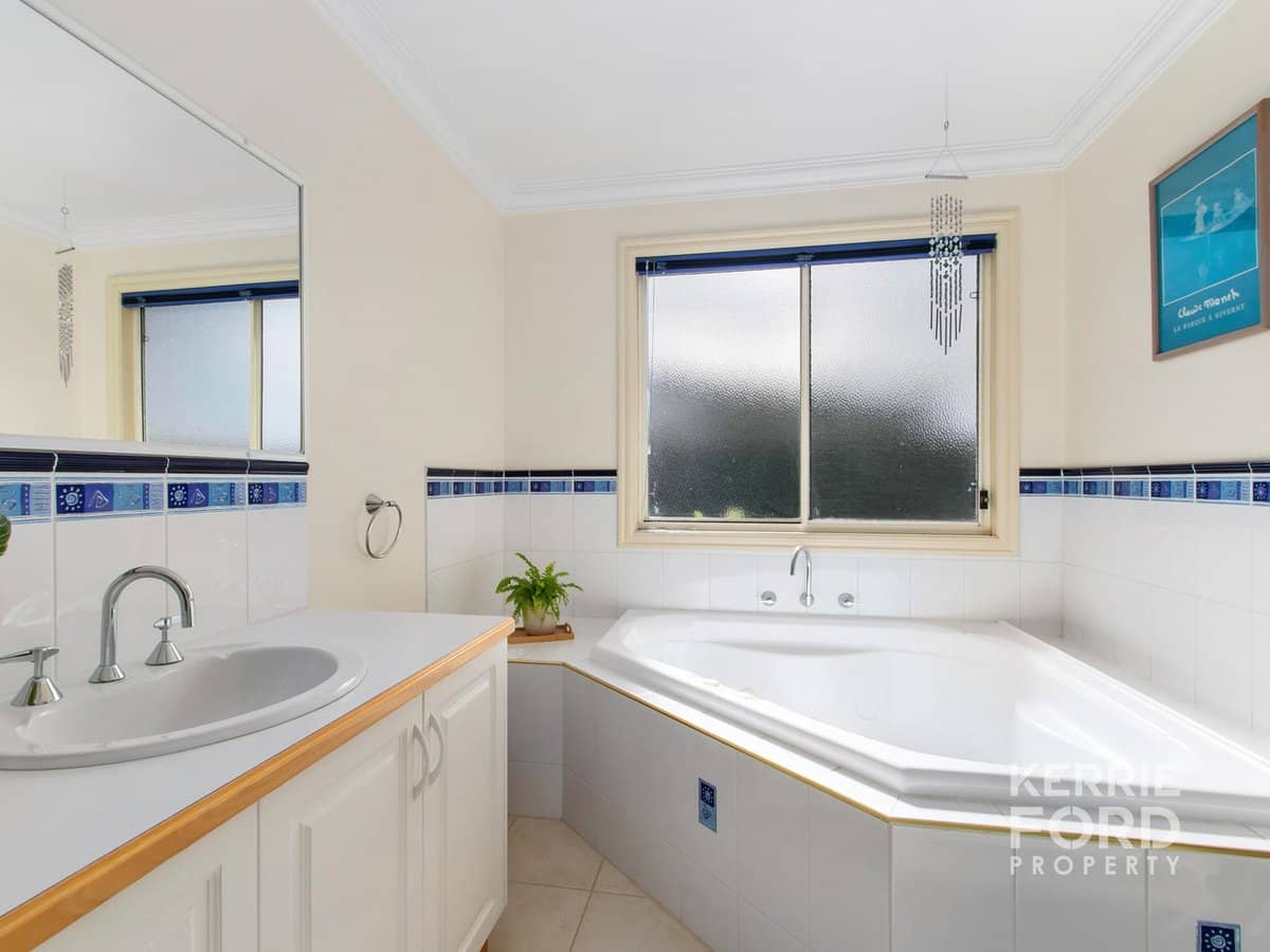 12 Fairway Drive, TRARALGON - Thumbnail 16