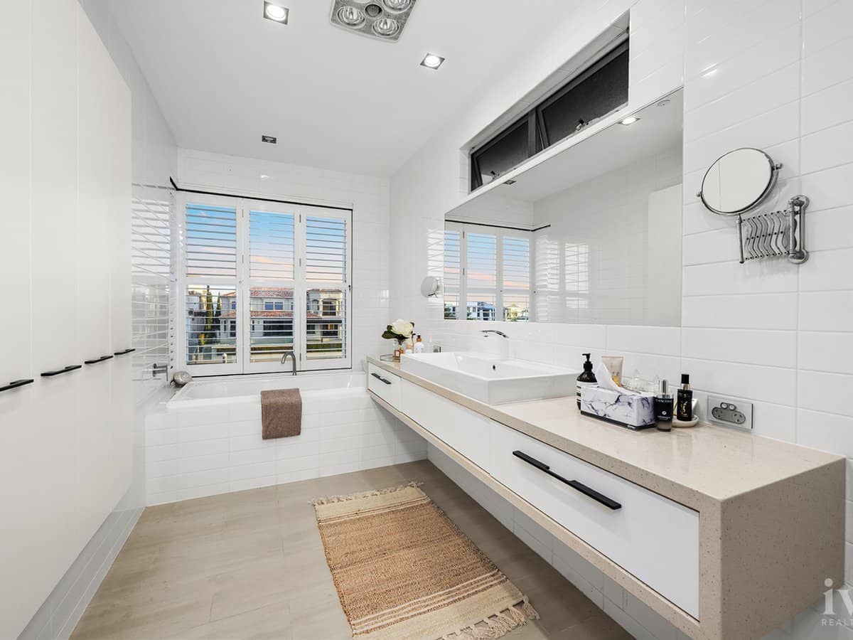 9 Royal Albert Crescent, Sovereign Islands - Thumbnail 17