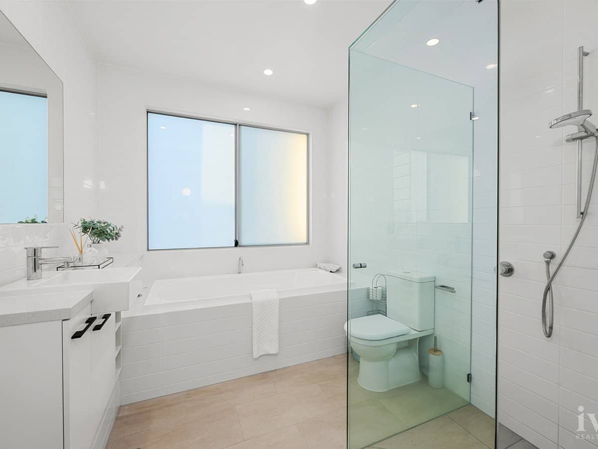 9 Royal Albert Crescent, Sovereign Islands - Thumbnail 21