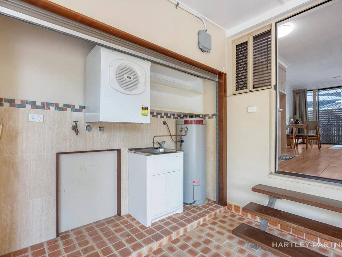 11 Tenth Avenue, RAILWAY ESTATE - Thumbnail 9