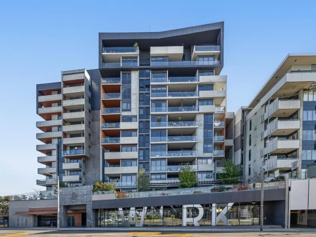 35 Plenty Road, PRESTON - Thumbnail 1