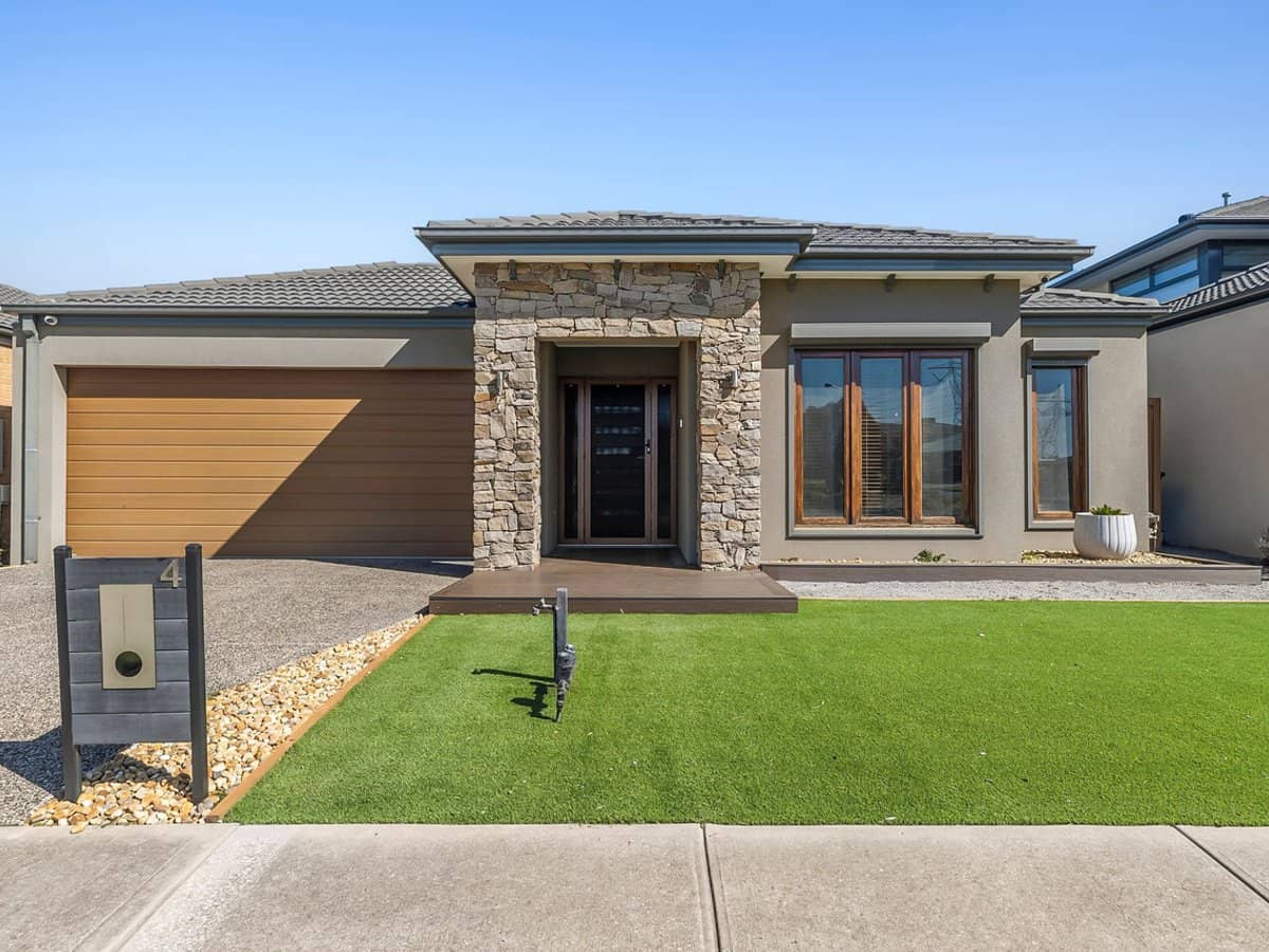 4 Auden Lane, FRASER RISE - Thumbnail 1