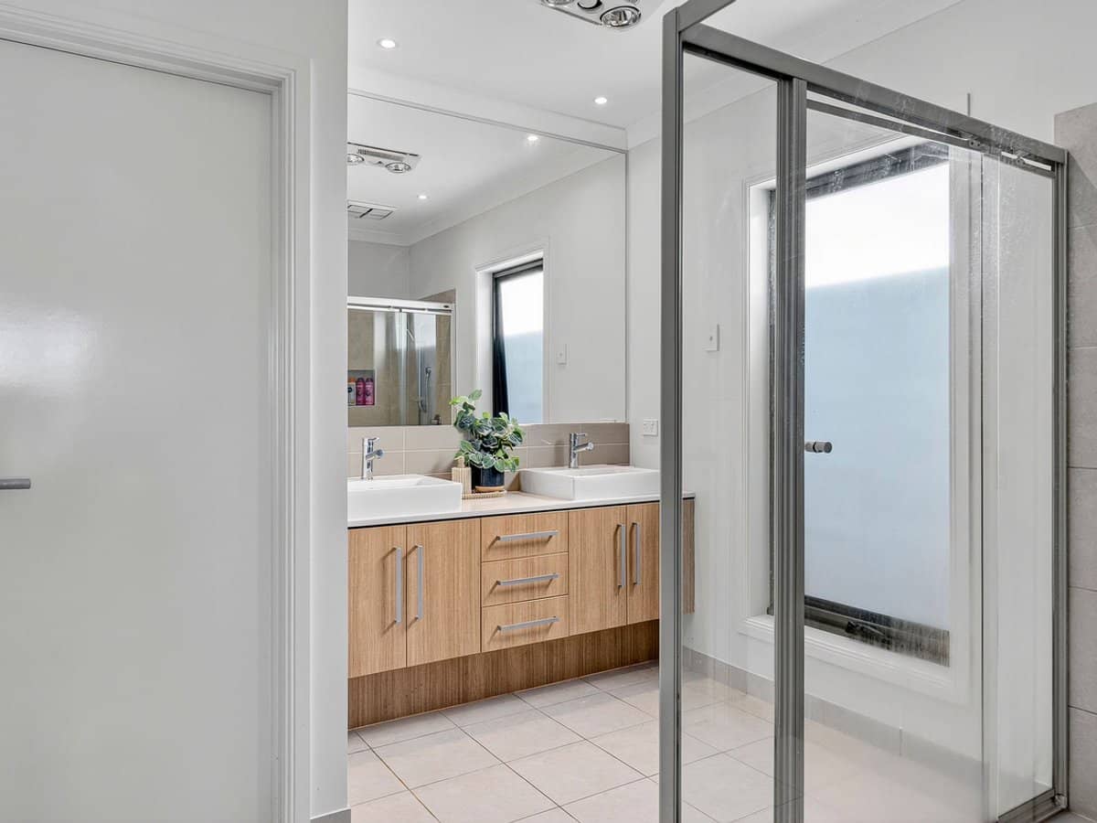 4 Auden Lane, FRASER RISE - Thumbnail 11