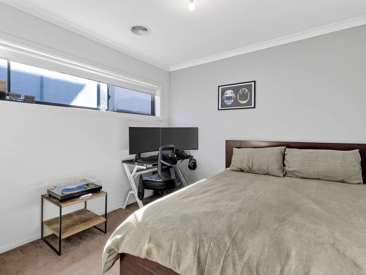 4 Auden Lane, FRASER RISE - Thumbnail 12