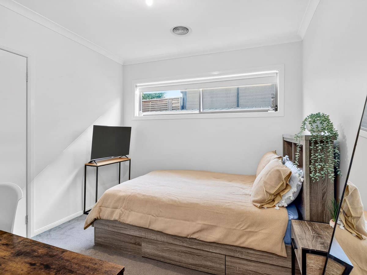 4 Auden Lane, FRASER RISE - Thumbnail 15