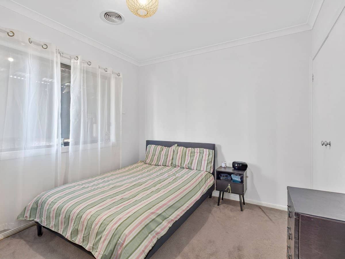 4 Auden Lane, FRASER RISE - Thumbnail 16