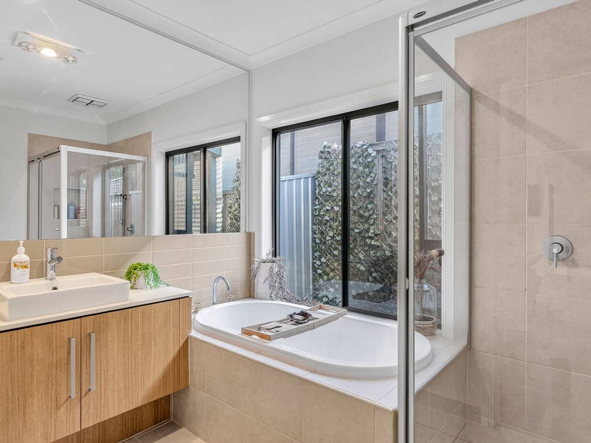 4 Auden Lane, FRASER RISE - Thumbnail 17