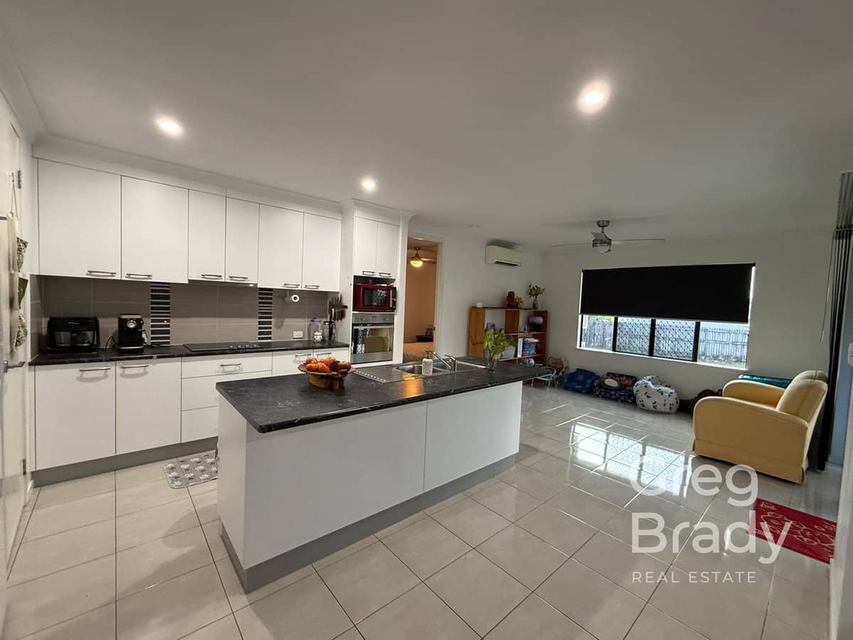 11 Hook Court, SARINA - Thumbnail 3