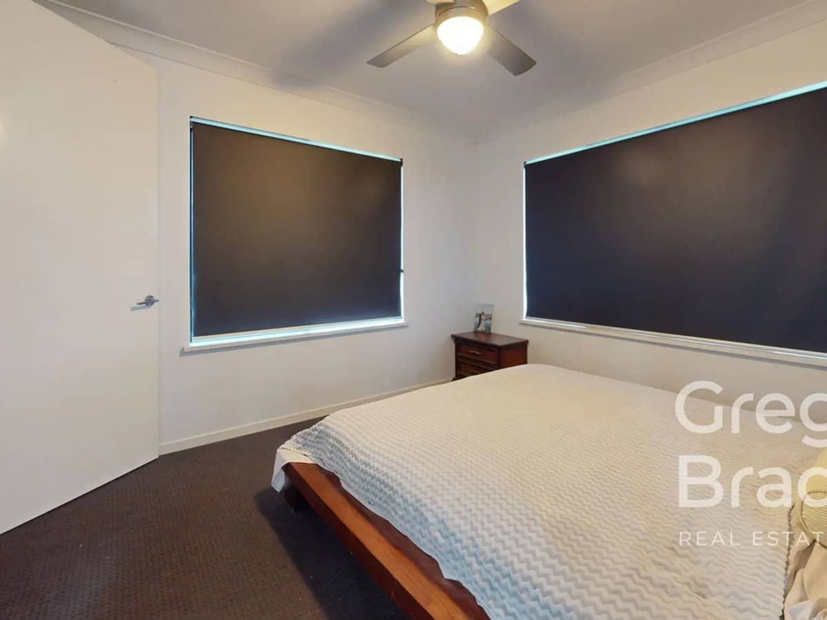 11 Hook Court, SARINA - Thumbnail 11