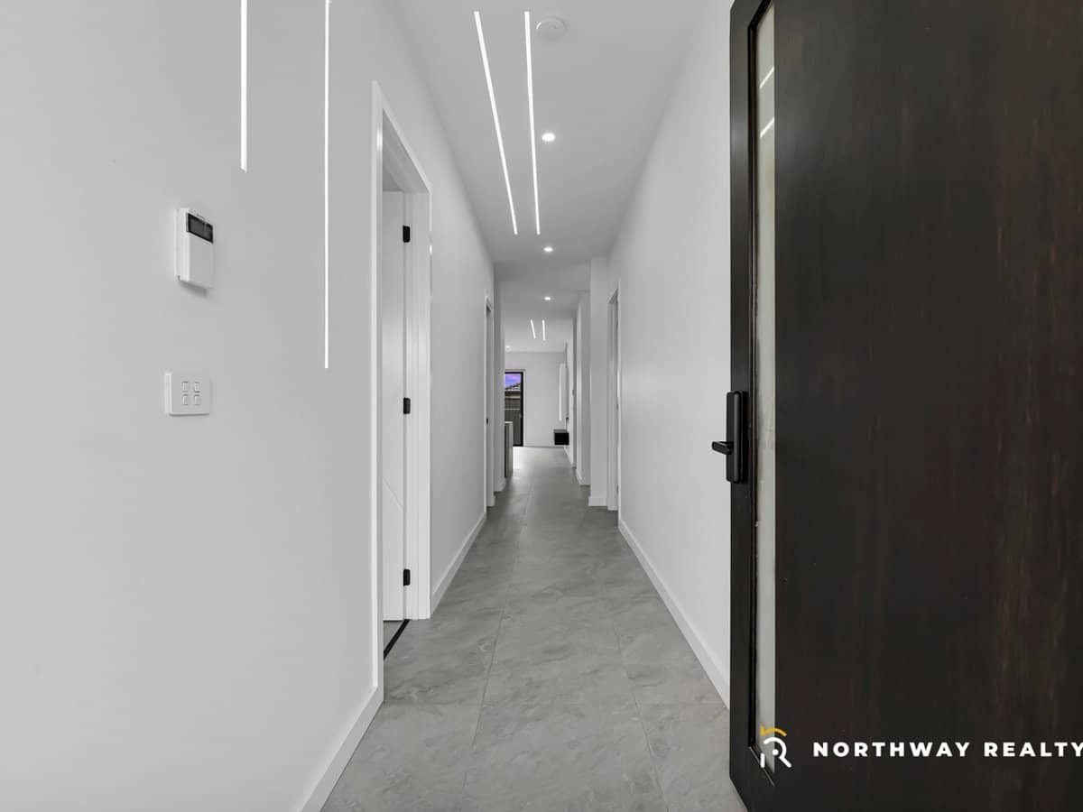 38 Salsola Road, MICKLEHAM - Thumbnail 3