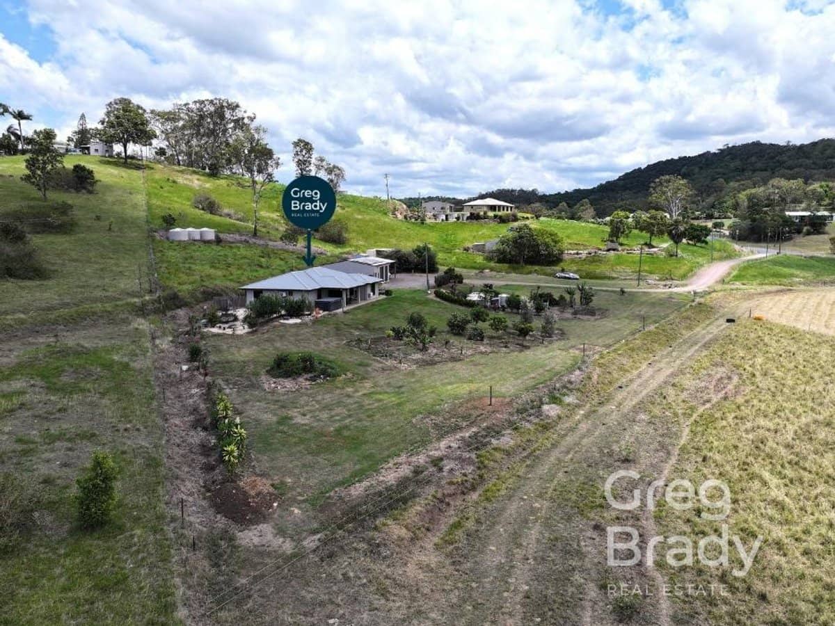 180 Gordonville Court, SARINA - Thumbnail 3