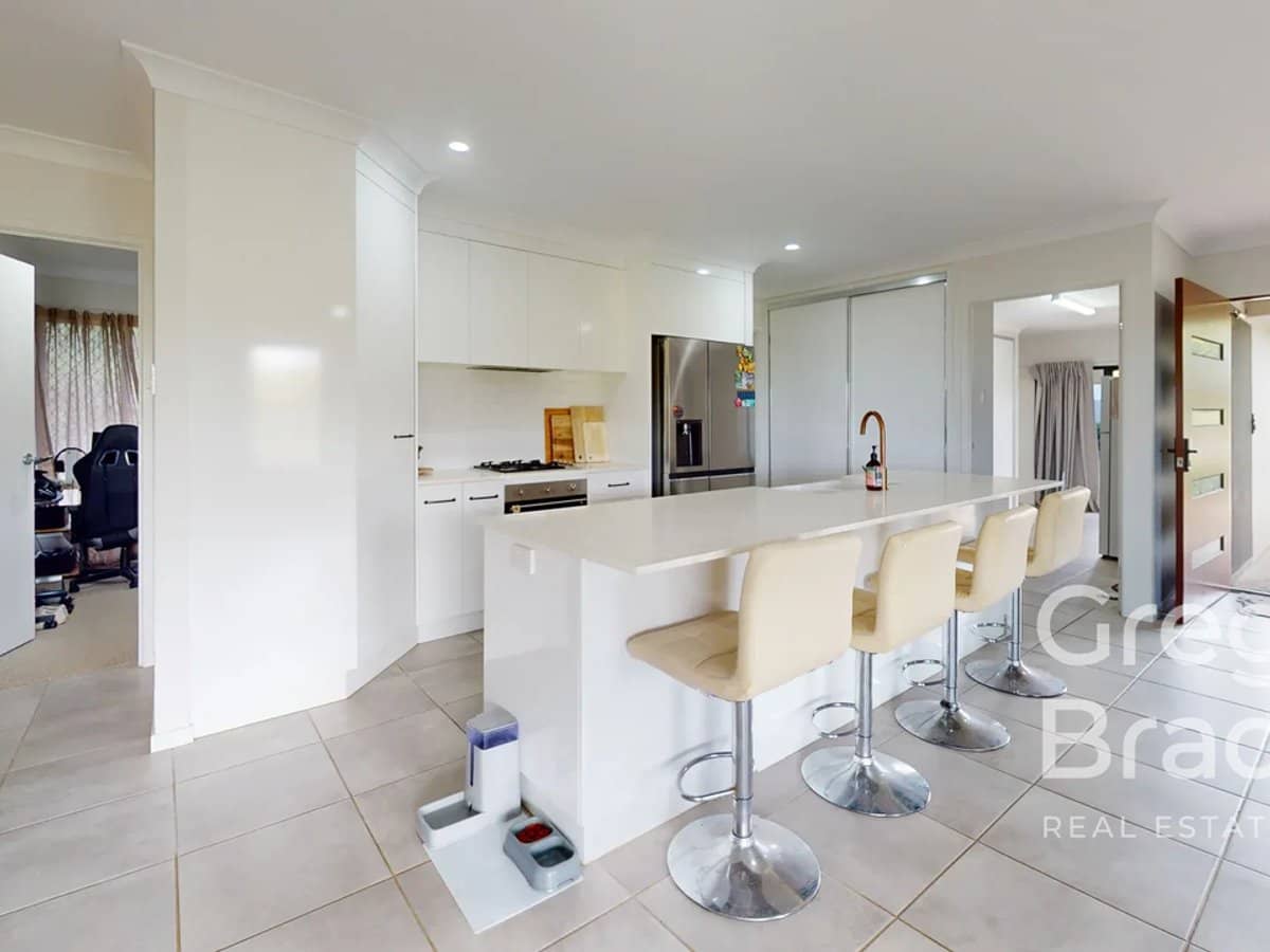 180 Gordonville Court, SARINA - Thumbnail 10