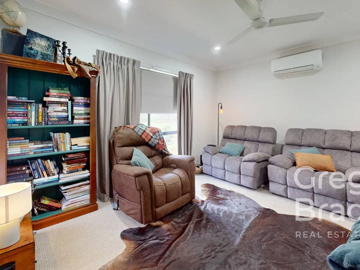 180 Gordonville Court, SARINA - Thumbnail 12