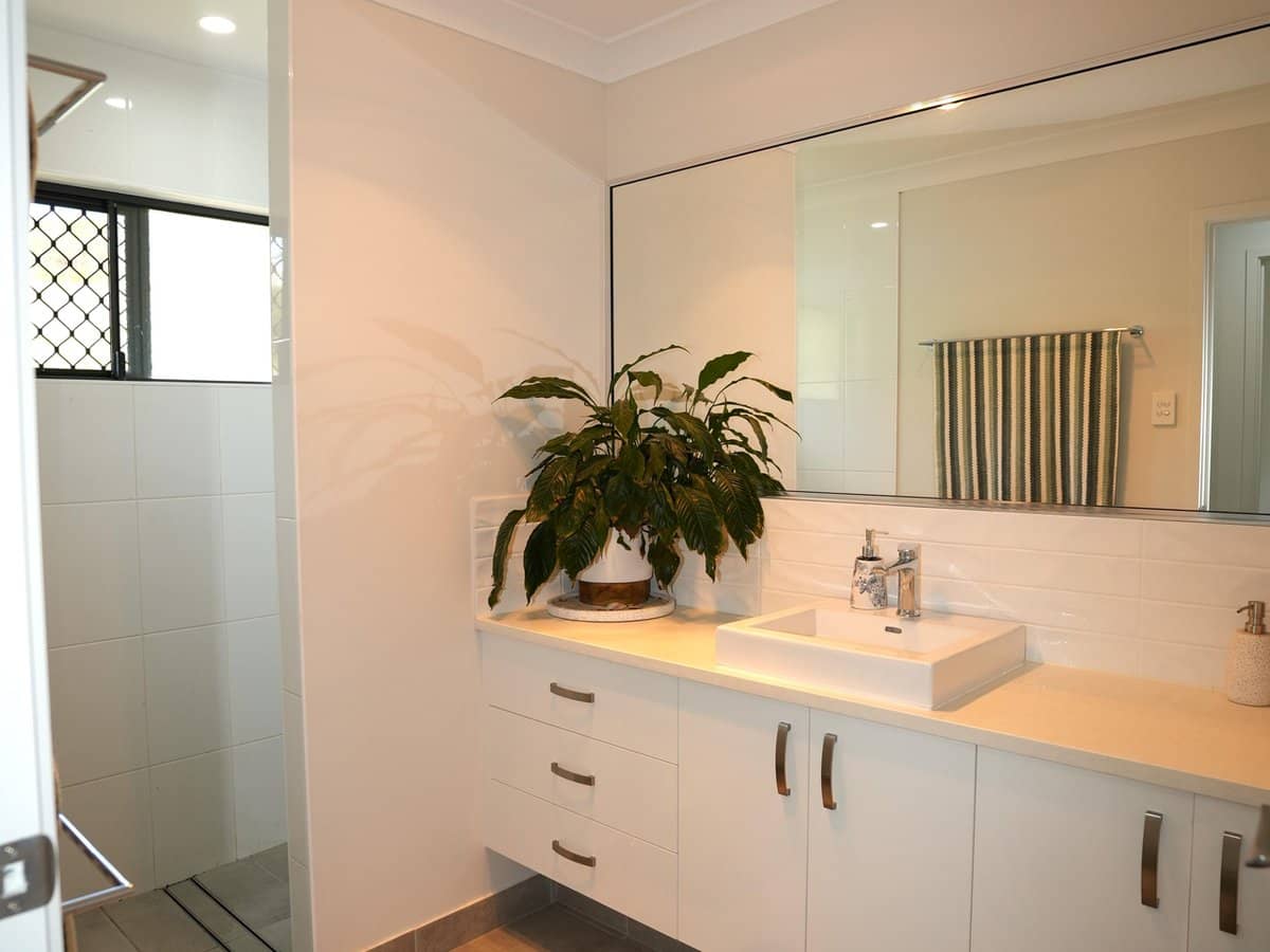 180 Gordonville Court, SARINA - Thumbnail 21