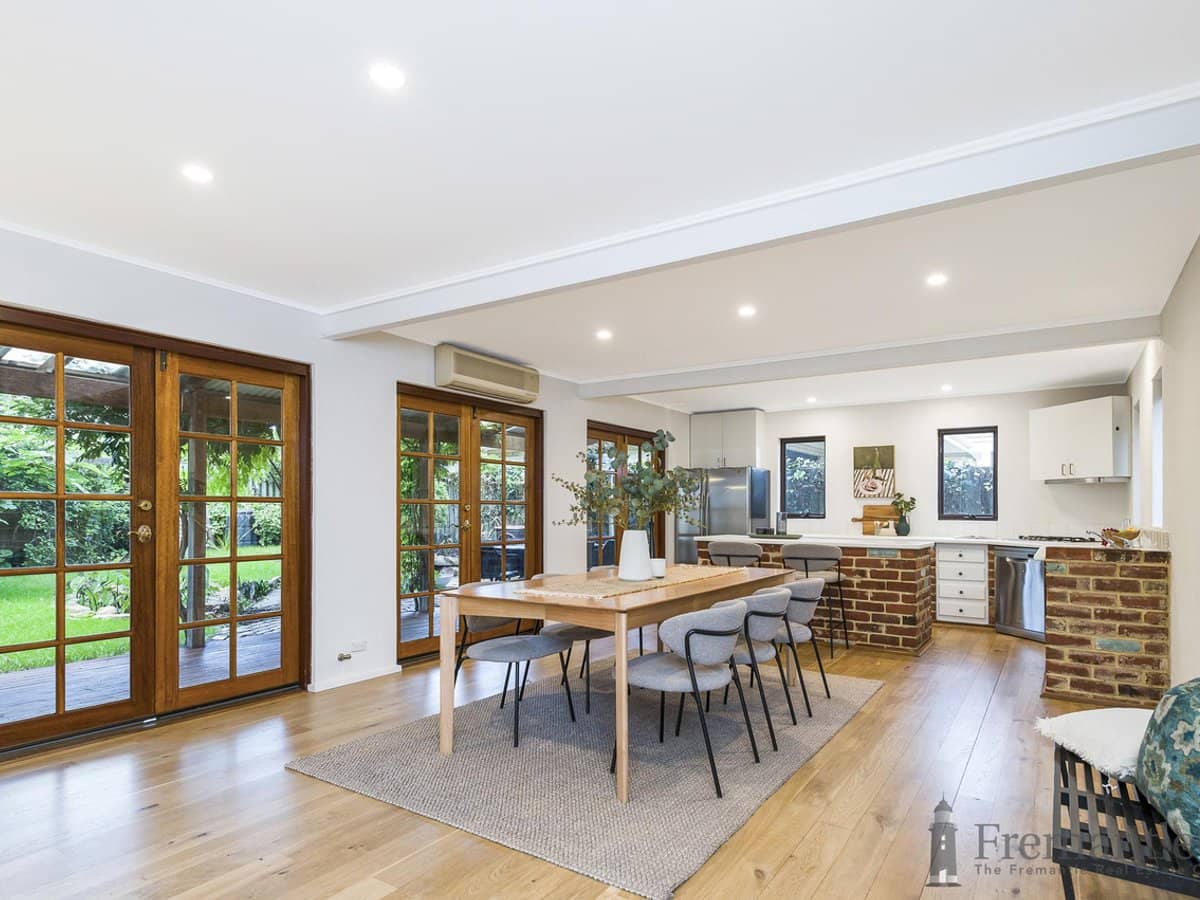 2A Rennie Cres North, HILTON - Thumbnail 2