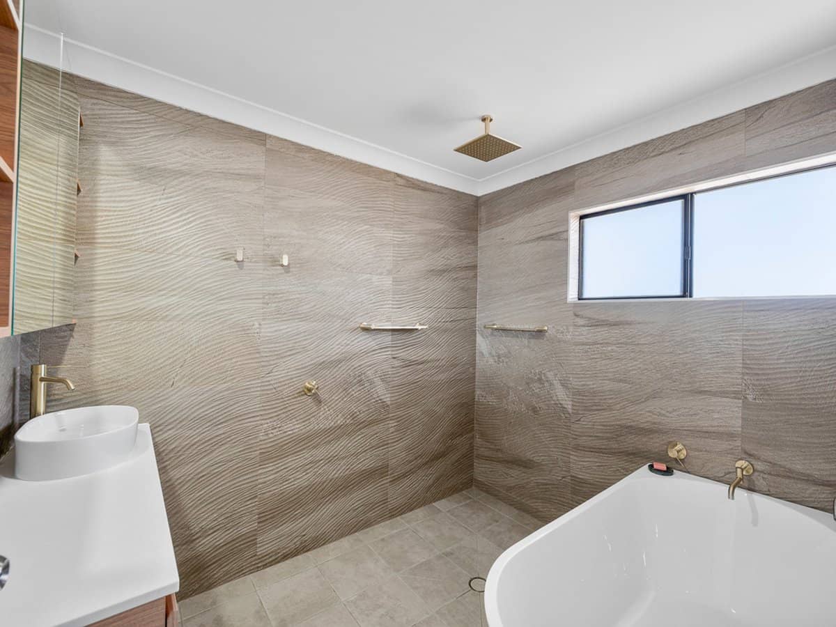 22 Potter Street, CLINTON - Thumbnail 9