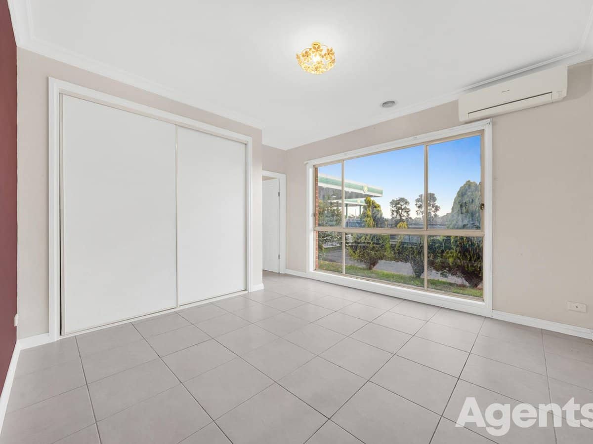 17 Mclaughlan Avenue, EUMEMMERRING - Thumbnail 2