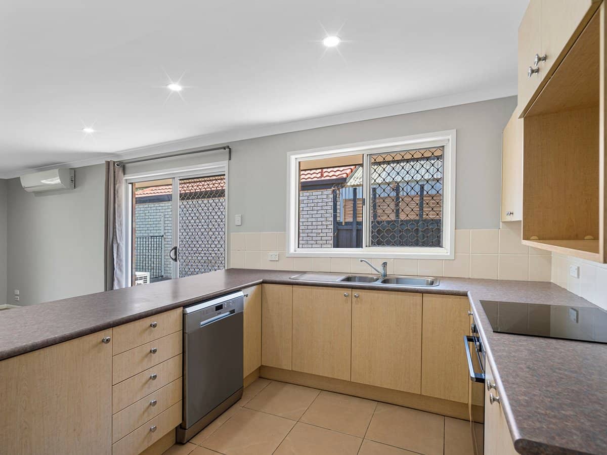 18 Cougal Close, LOGANHOLME - Thumbnail 2