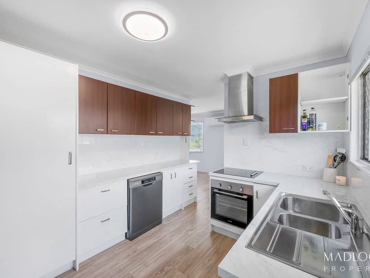 6 Campbell Street, CLINTON - Thumbnail 2