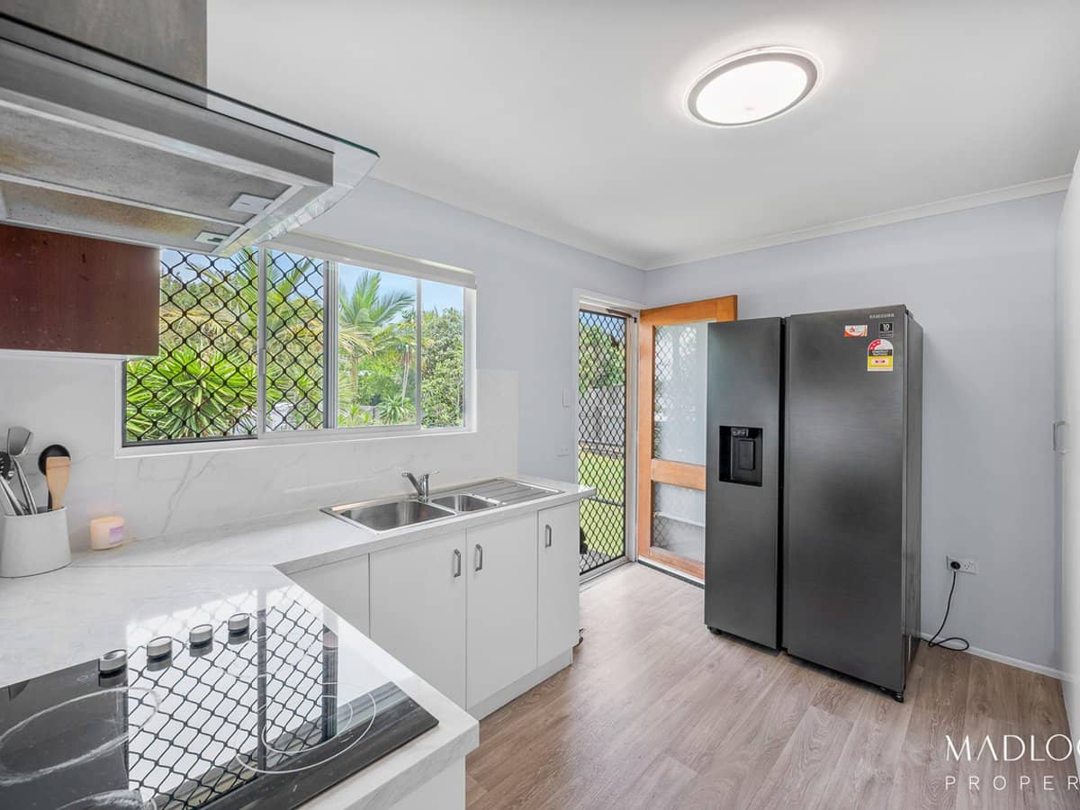 6 Campbell Street, CLINTON - Thumbnail 3