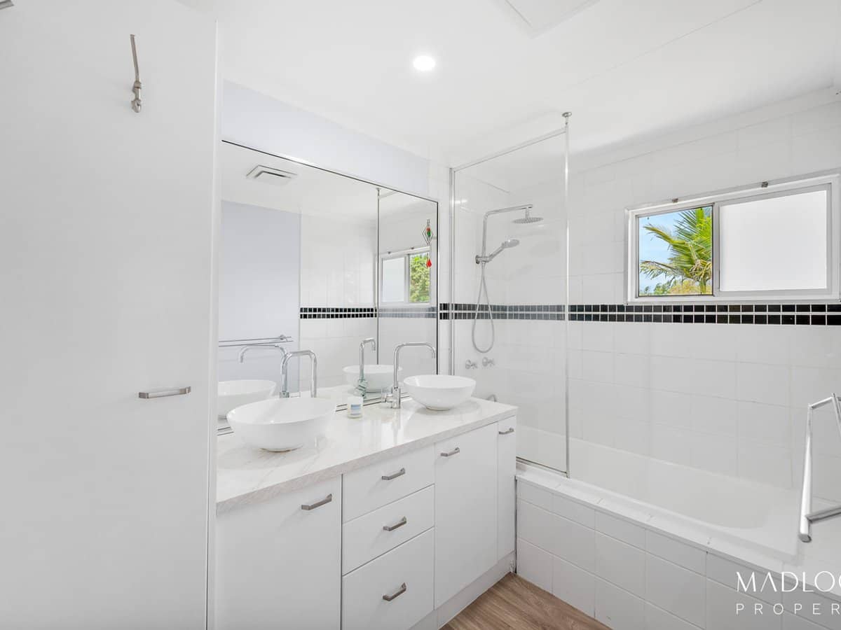 6 Campbell Street, CLINTON - Thumbnail 9