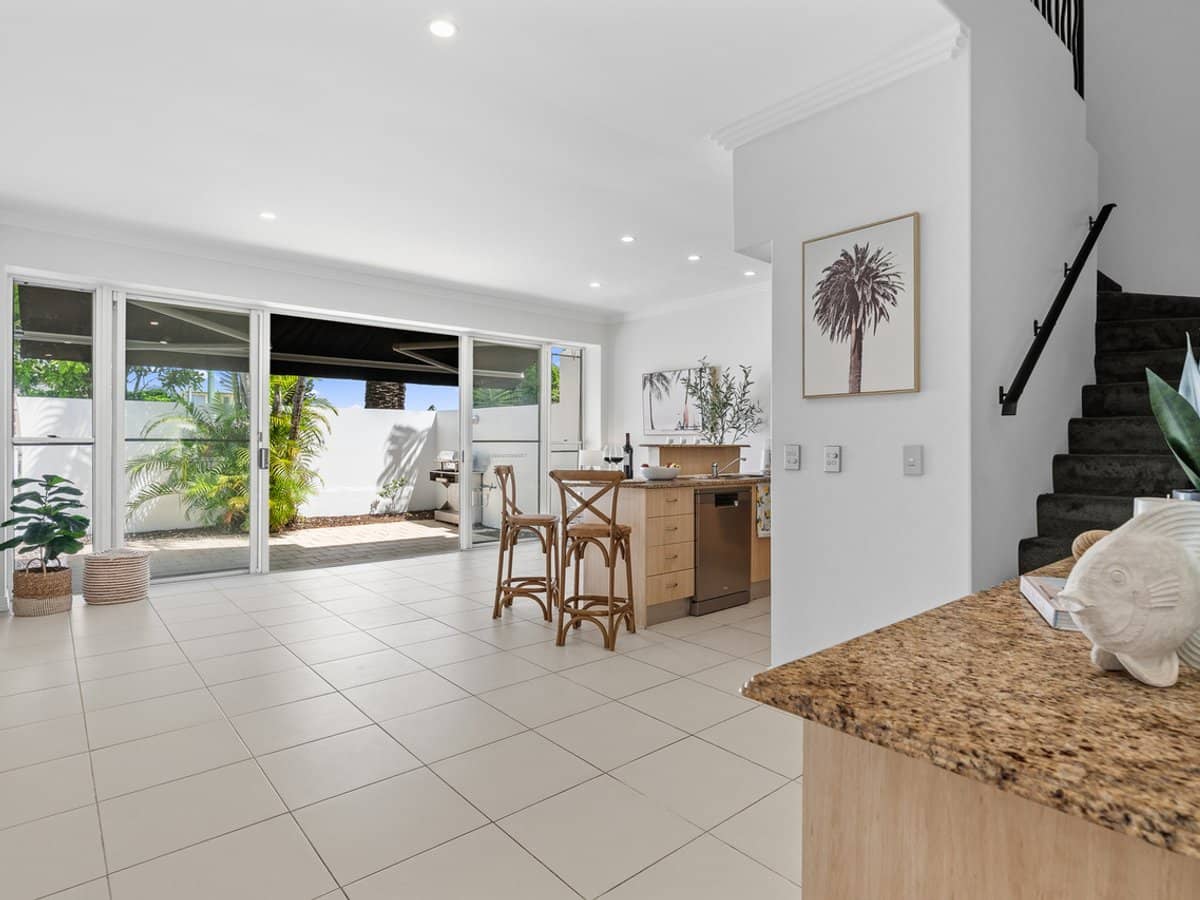 103 Salerno Street, Surfers Paradise - Thumbnail 2