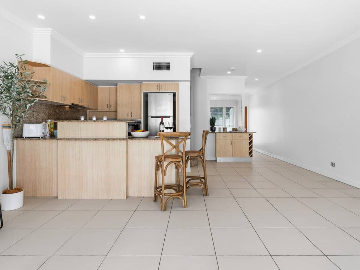 103 Salerno Street, Surfers Paradise - Thumbnail 3