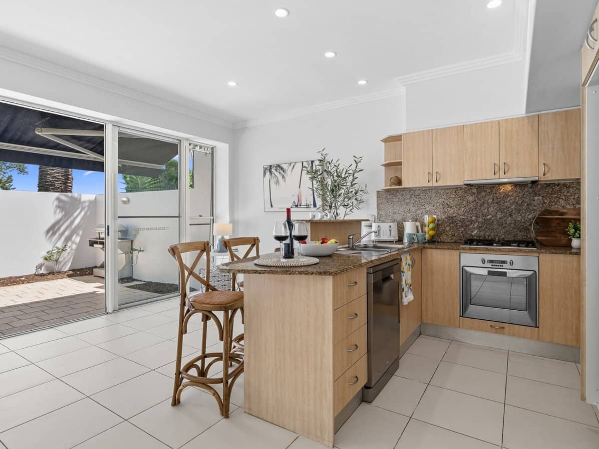 103 Salerno Street, Surfers Paradise - Thumbnail 4