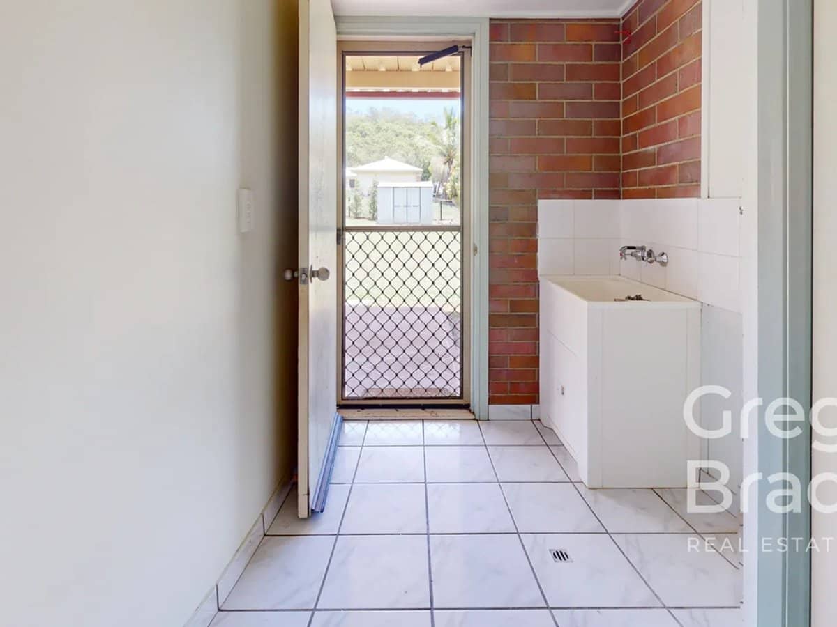 50 West Street, SARINA - Thumbnail 12