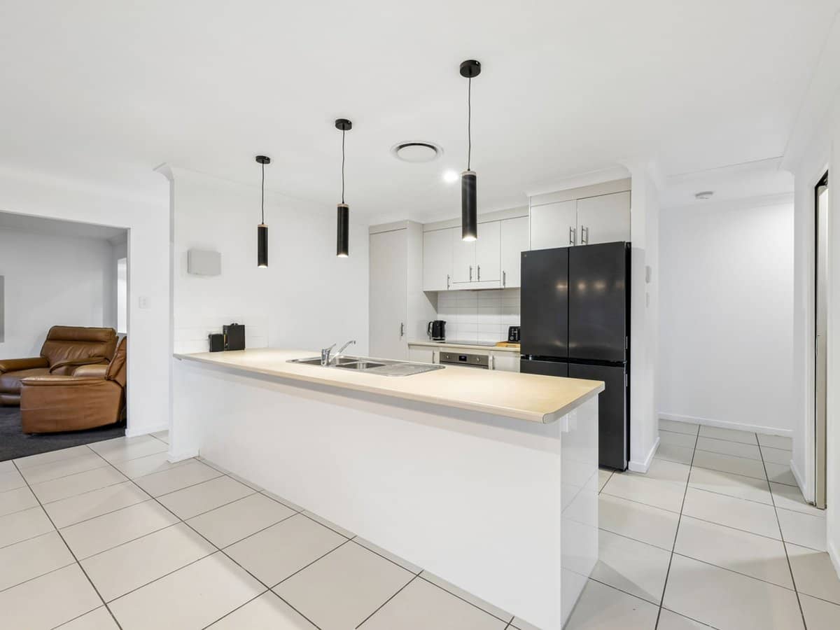 51 Lynbrook Avenue, ORMEAU - Thumbnail 2