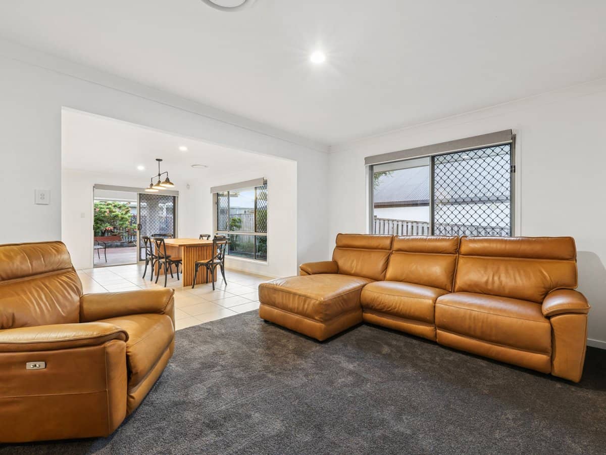 51 Lynbrook Avenue, ORMEAU - Thumbnail 3