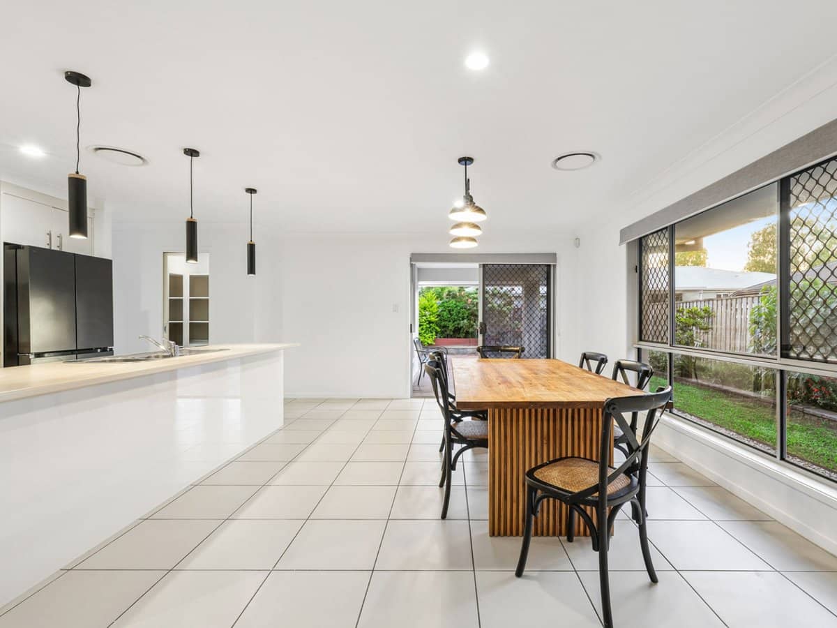 51 Lynbrook Avenue, ORMEAU - Thumbnail 5