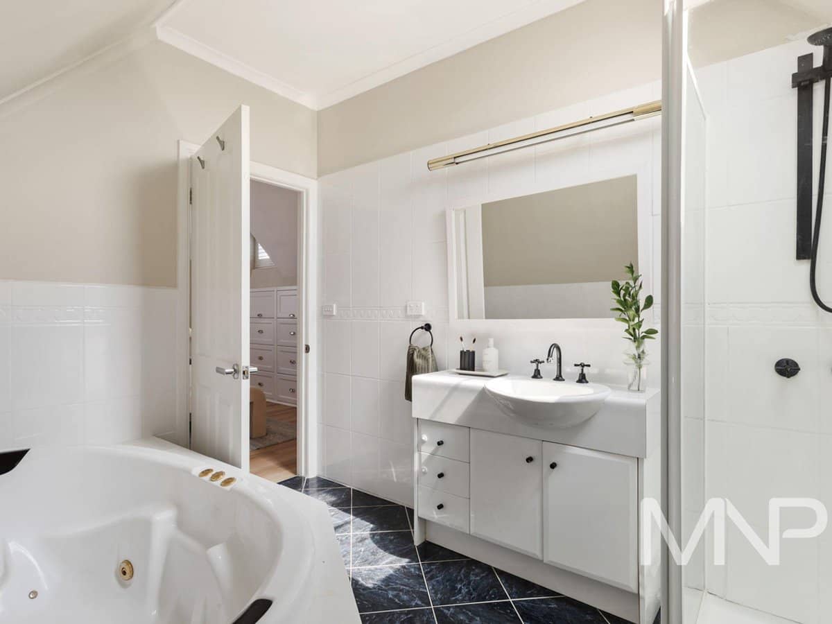 8 Wattle Road, KEW EAST - Thumbnail 11